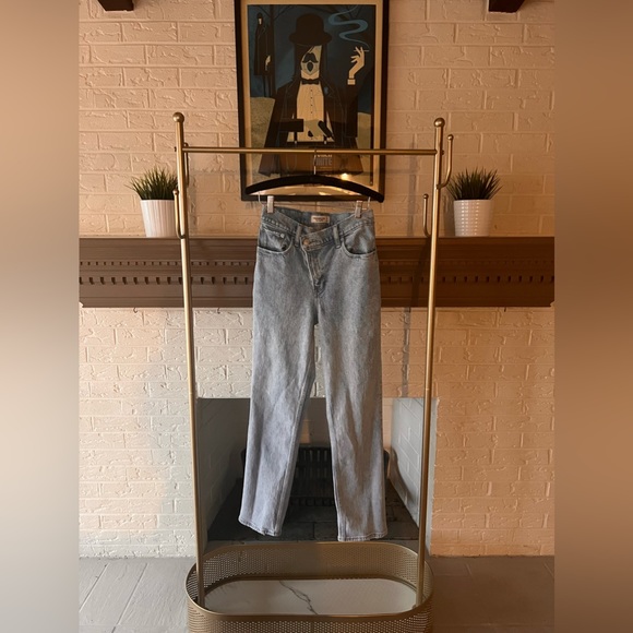 Abercrombie & Fitch 90’s Straight Asymmetrical Jeans - Picture 8 of 10